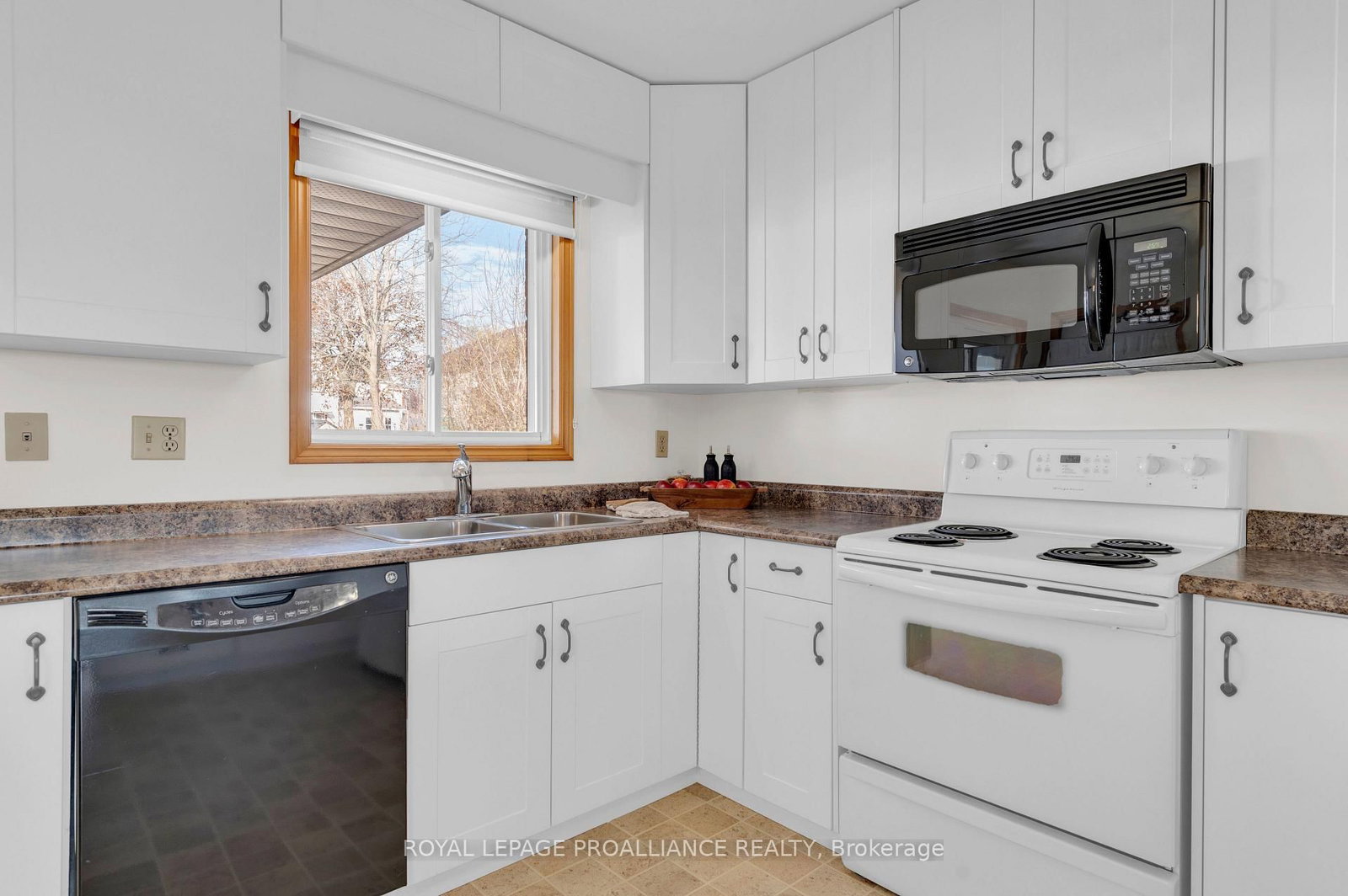 Detached House for sale at 74 Bay Street, Quinte West, Ontario, K8V 1H5 - Trenton Ward - MLS: X12566748