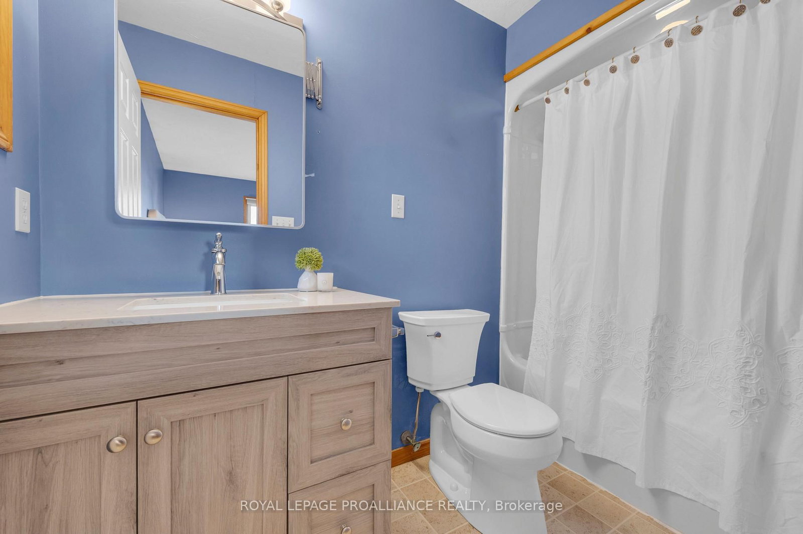 Detached House for sale at 74 Bay Street, Quinte West, Ontario, K8V 1H5 - Trenton Ward - MLS: X12566748