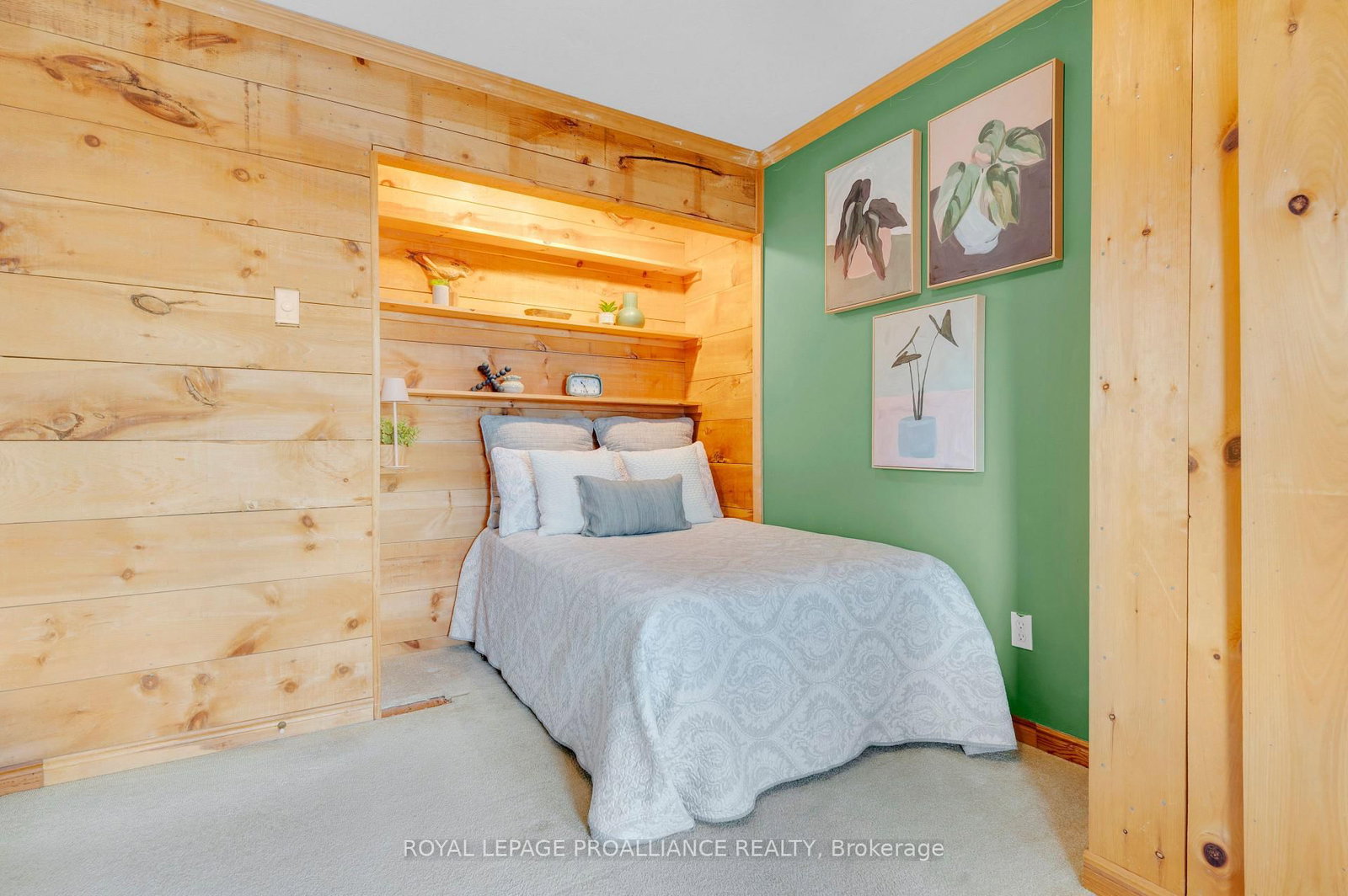 Detached House for sale at 74 Bay Street, Quinte West, Ontario, K8V 1H5 - Trenton Ward - MLS: X12566748