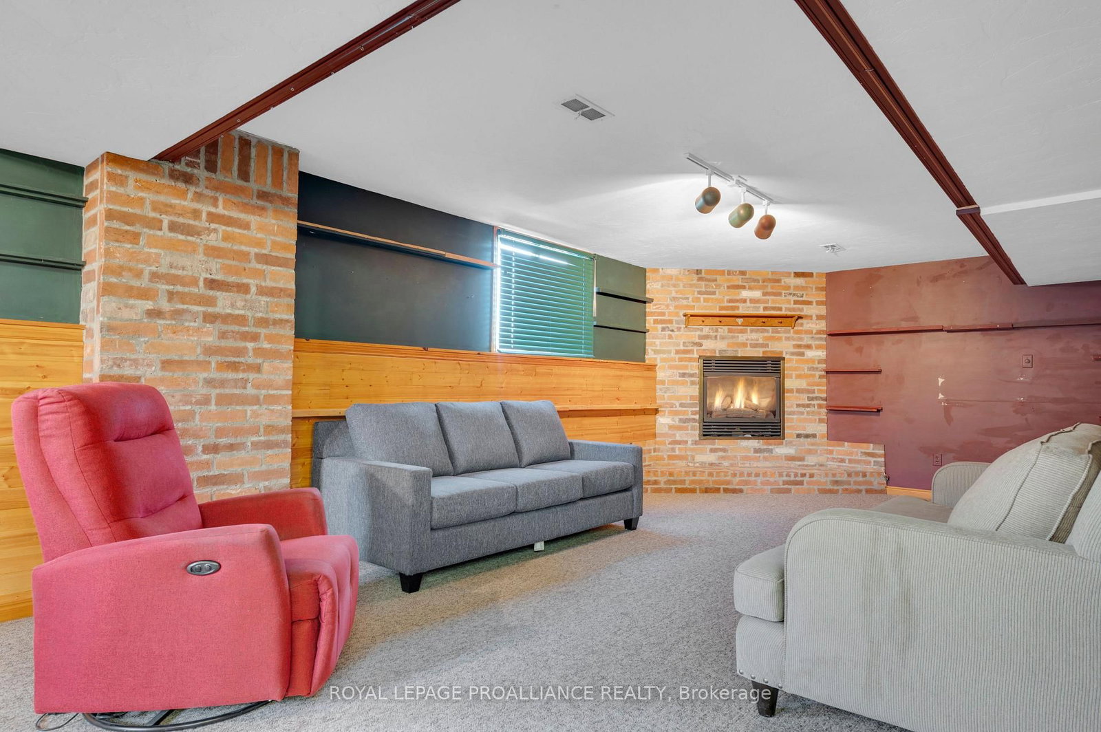 Detached House for sale at 74 Bay Street, Quinte West, Ontario, K8V 1H5 - Trenton Ward - MLS: X12566748