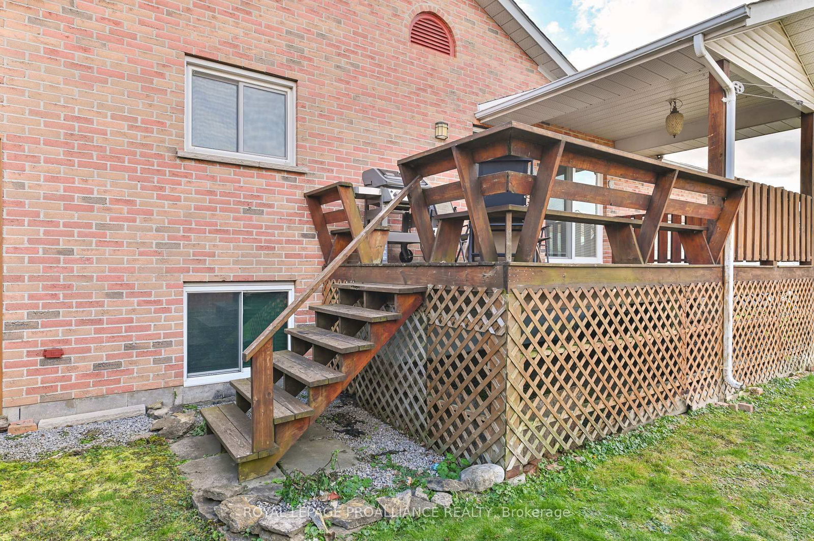 Detached House for sale at 74 Bay Street, Quinte West, Ontario, K8V 1H5 - Trenton Ward - MLS: X12566748