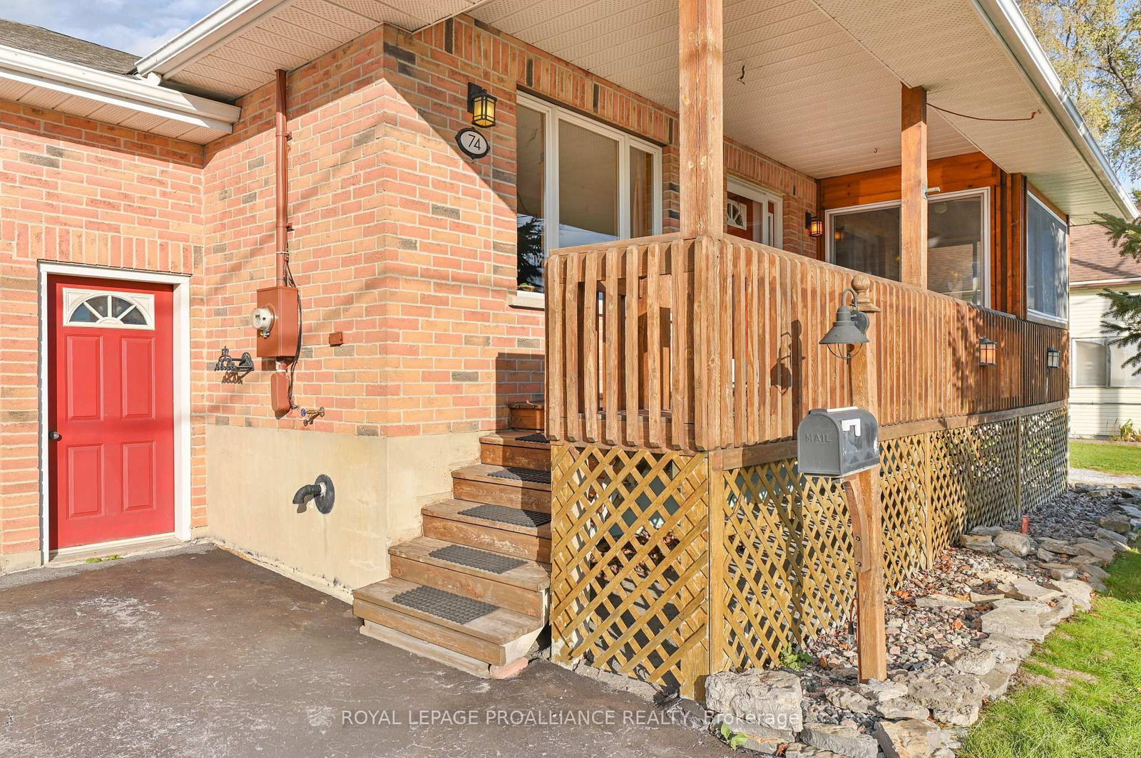 Detached House for sale at 74 Bay Street, Quinte West, Ontario, K8V 1H5 - Trenton Ward - MLS: X12566748