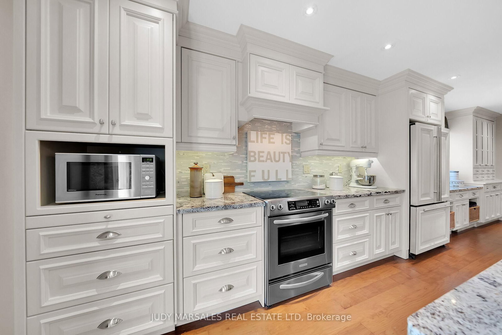 Detached House sold at 12 Vance Crescent, Hamilton, Ontario, L0R 2H3 - Waterdown - MLS: X12569206