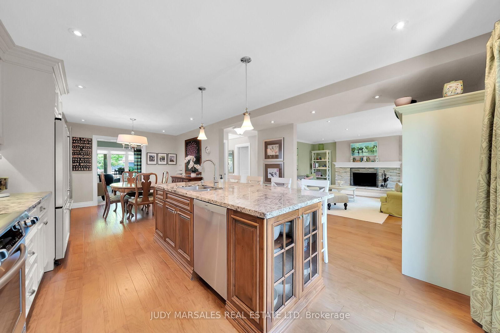 Detached House sold at 12 Vance Crescent, Hamilton, Ontario, L0R 2H3 - Waterdown - MLS: X12569206