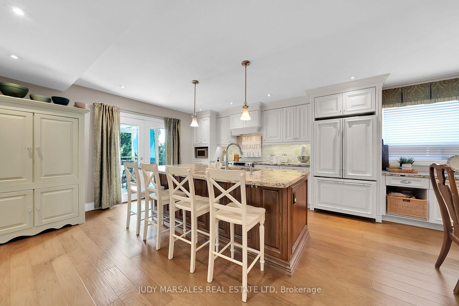 Detached House sold at 12 Vance Crescent, Hamilton, Ontario, L0R 2H3 - Waterdown - MLS: X12569206