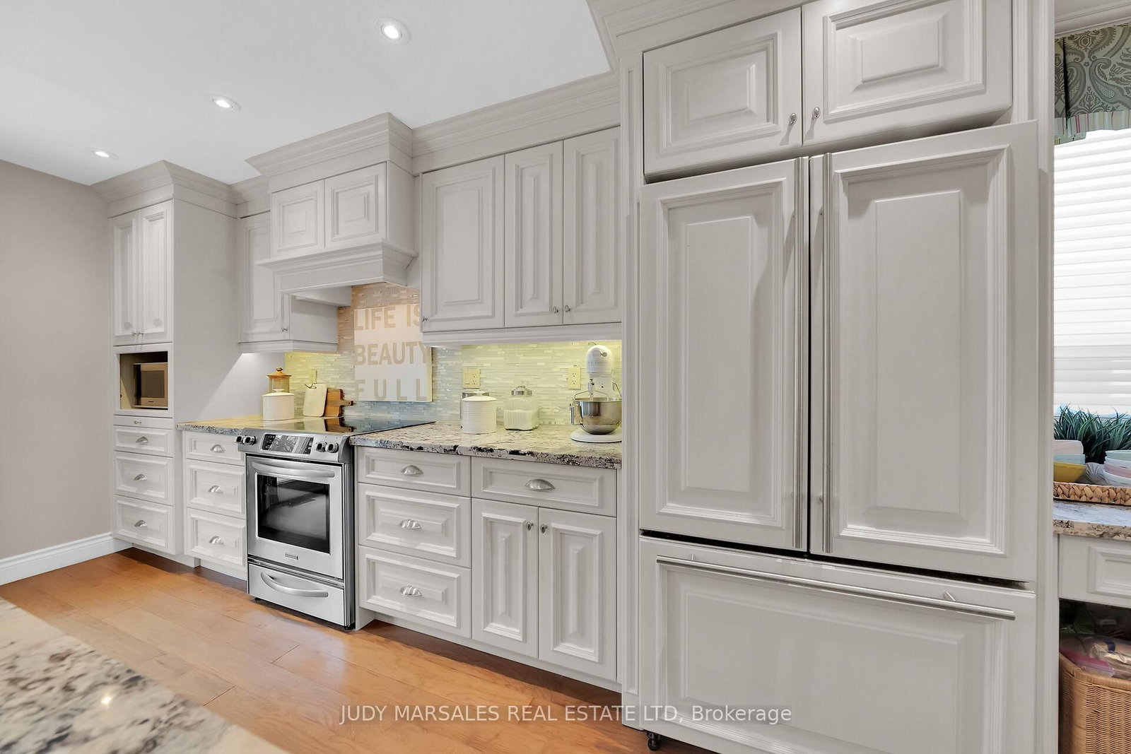 Detached House sold at 12 Vance Crescent, Hamilton, Ontario, L0R 2H3 - Waterdown - MLS: X12569206