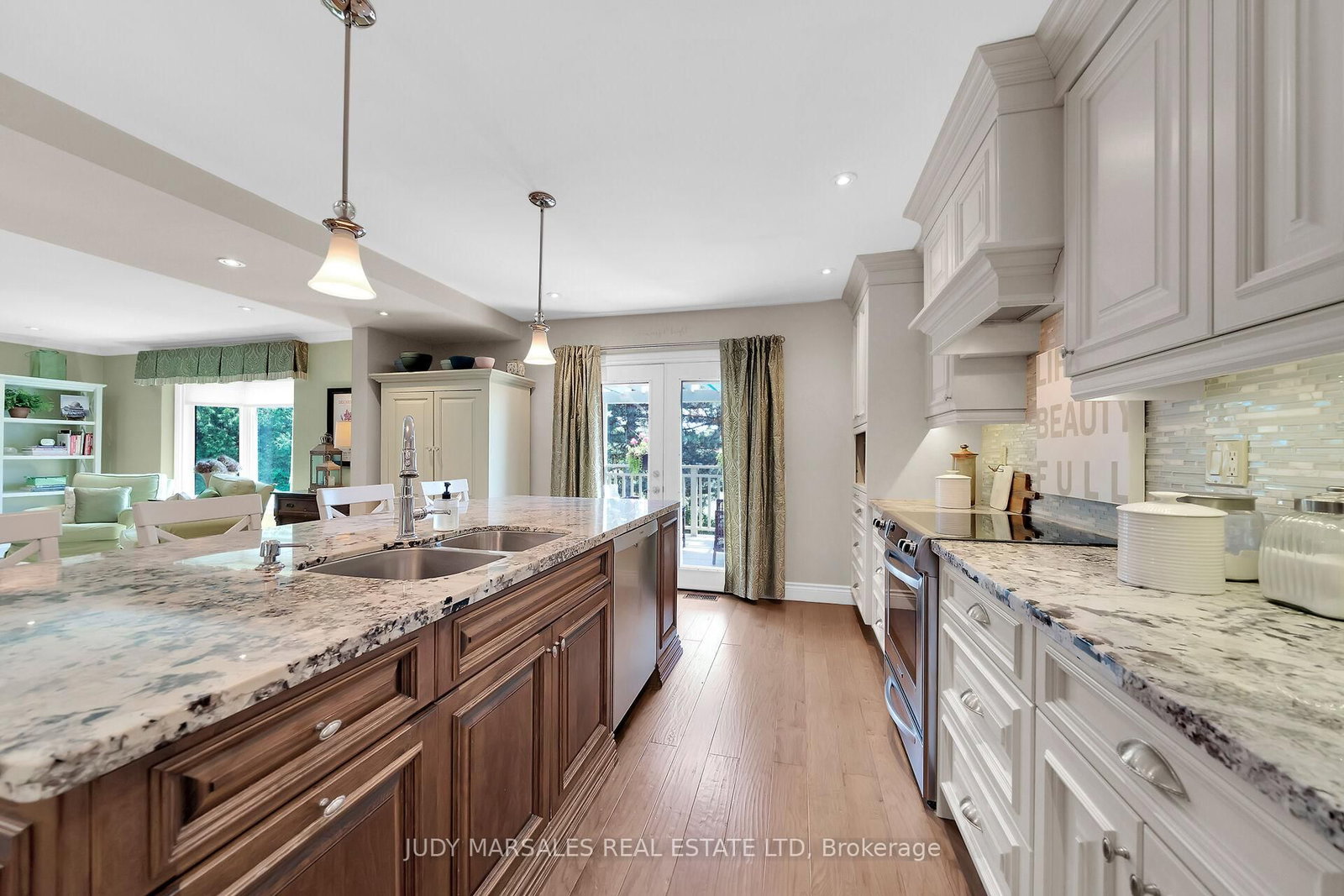 Detached House sold at 12 Vance Crescent, Hamilton, Ontario, L0R 2H3 - Waterdown - MLS: X12569206