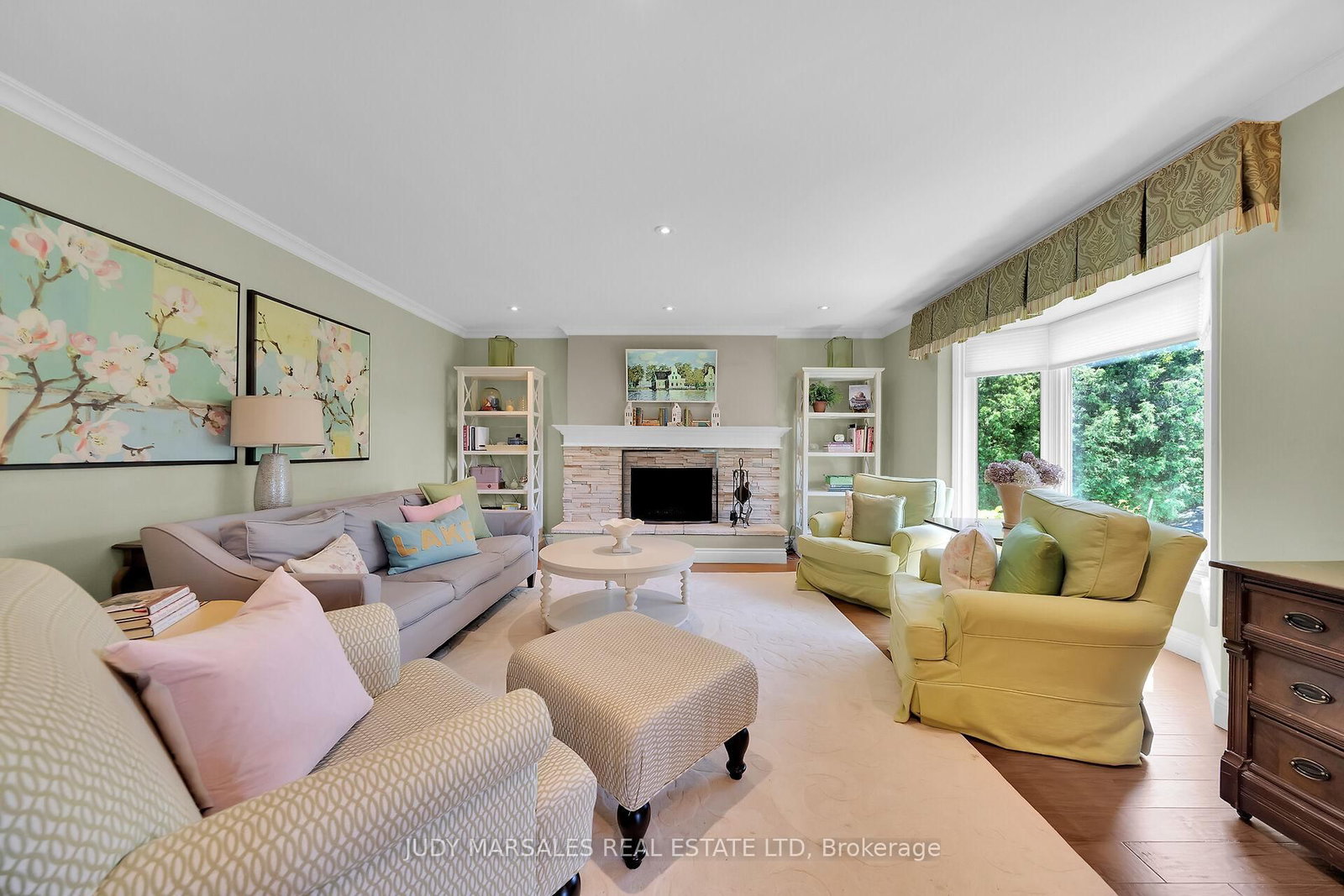 Detached House sold at 12 Vance Crescent, Hamilton, Ontario, L0R 2H3 - Waterdown - MLS: X12569206