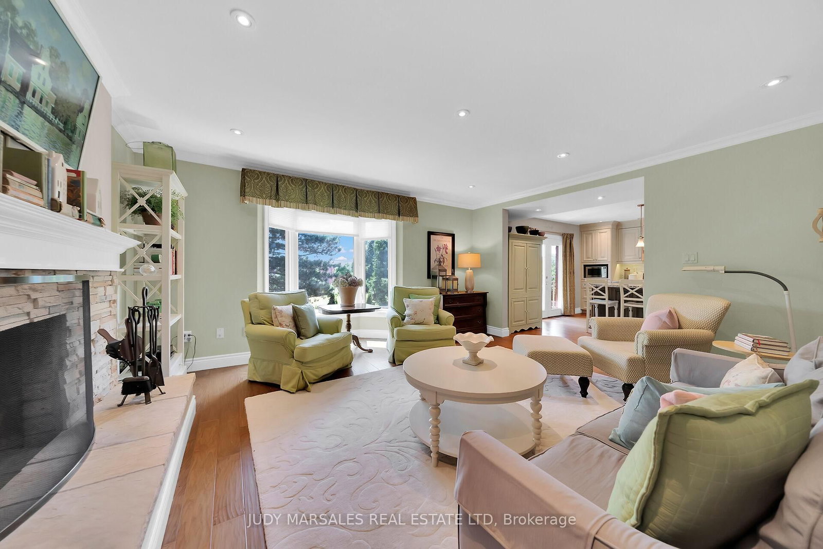 Detached House sold at 12 Vance Crescent, Hamilton, Ontario, L0R 2H3 - Waterdown - MLS: X12569206