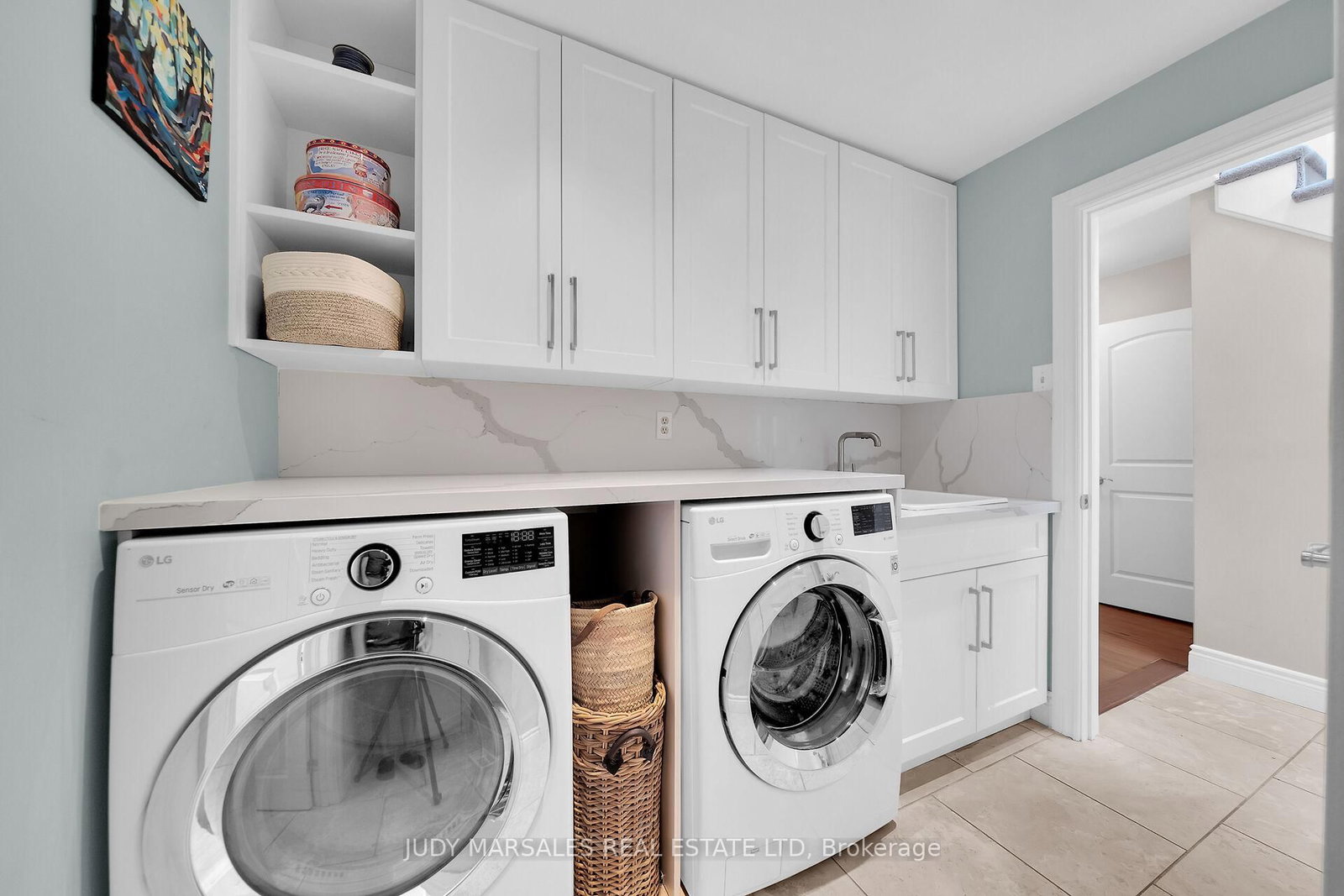 Detached House sold at 12 Vance Crescent, Hamilton, Ontario, L0R 2H3 - Waterdown - MLS: X12569206