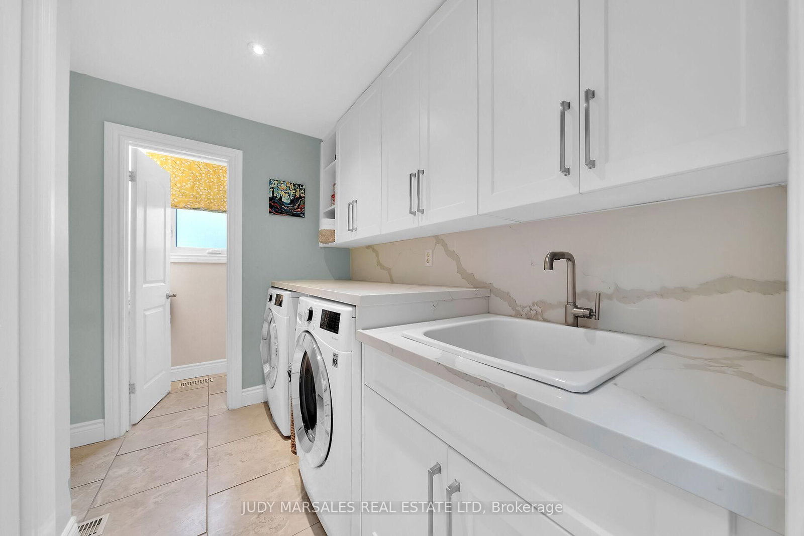 Detached House sold at 12 Vance Crescent, Hamilton, Ontario, L0R 2H3 - Waterdown - MLS: X12569206