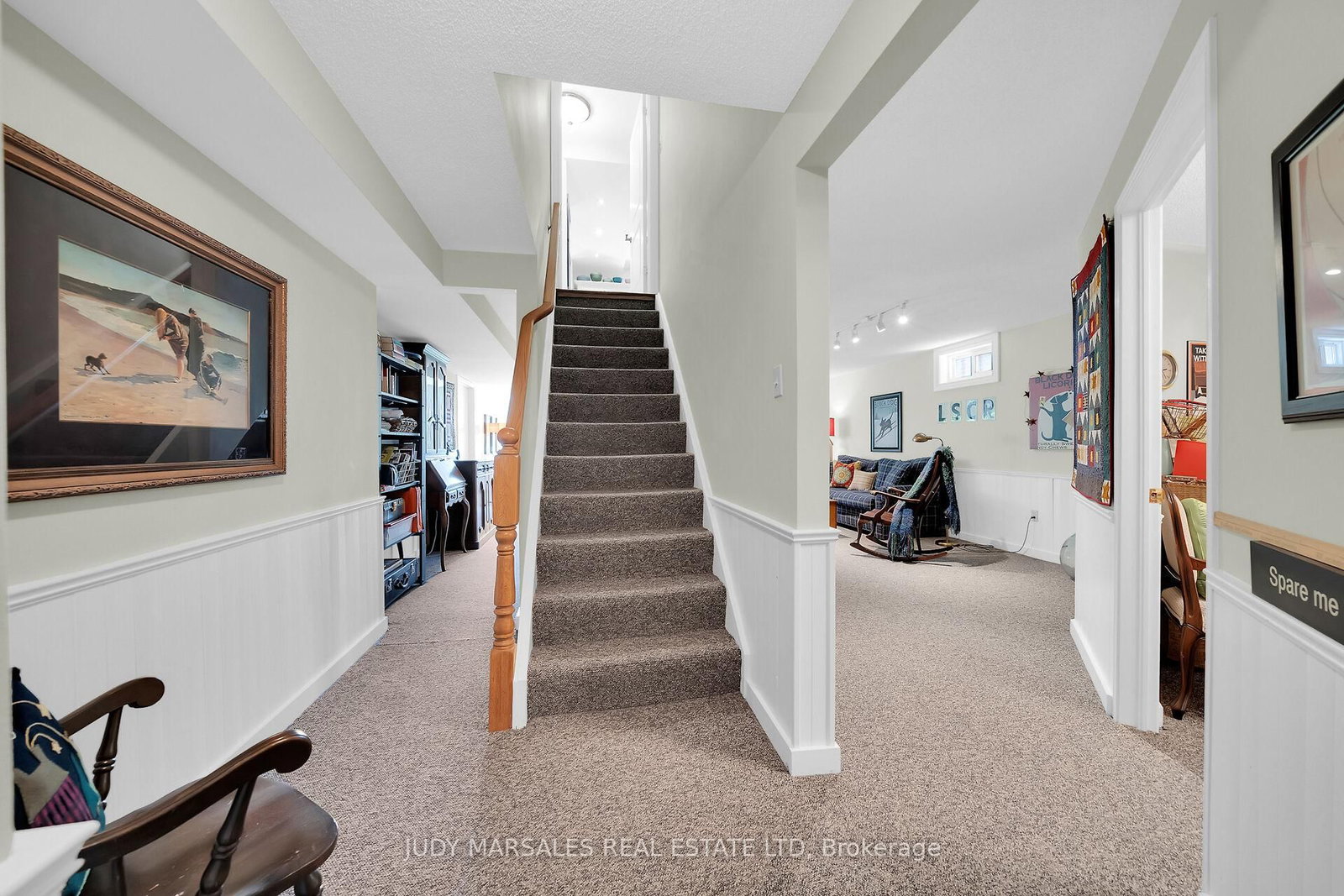 Detached House sold at 12 Vance Crescent, Hamilton, Ontario, L0R 2H3 - Waterdown - MLS: X12569206