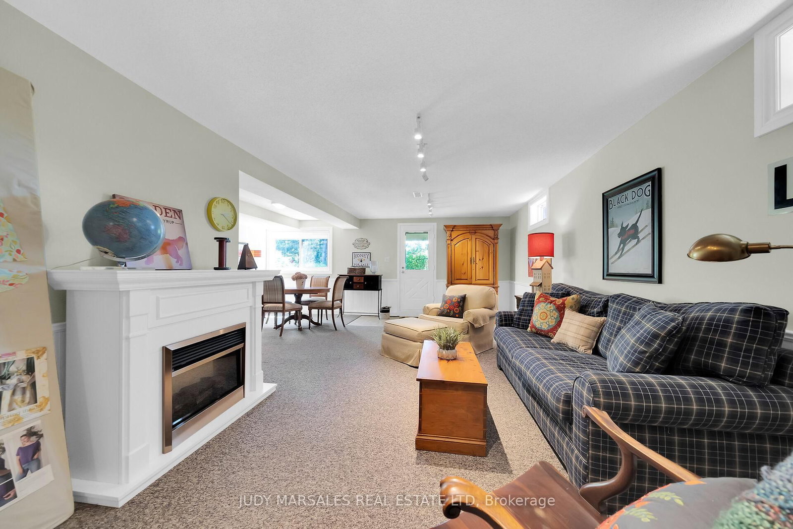 Detached House sold at 12 Vance Crescent, Hamilton, Ontario, L0R 2H3 - Waterdown - MLS: X12569206