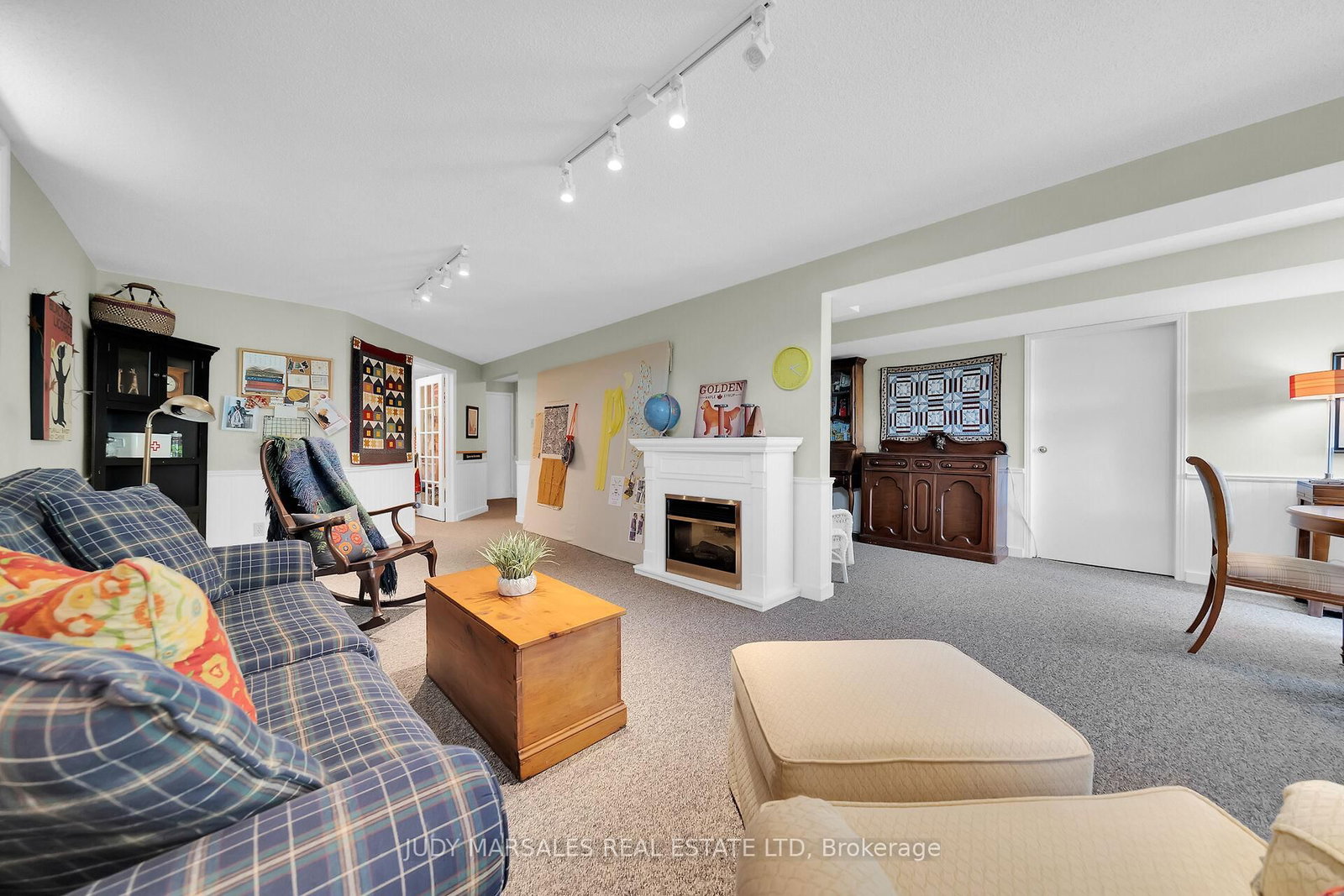 Detached House sold at 12 Vance Crescent, Hamilton, Ontario, L0R 2H3 - Waterdown - MLS: X12569206