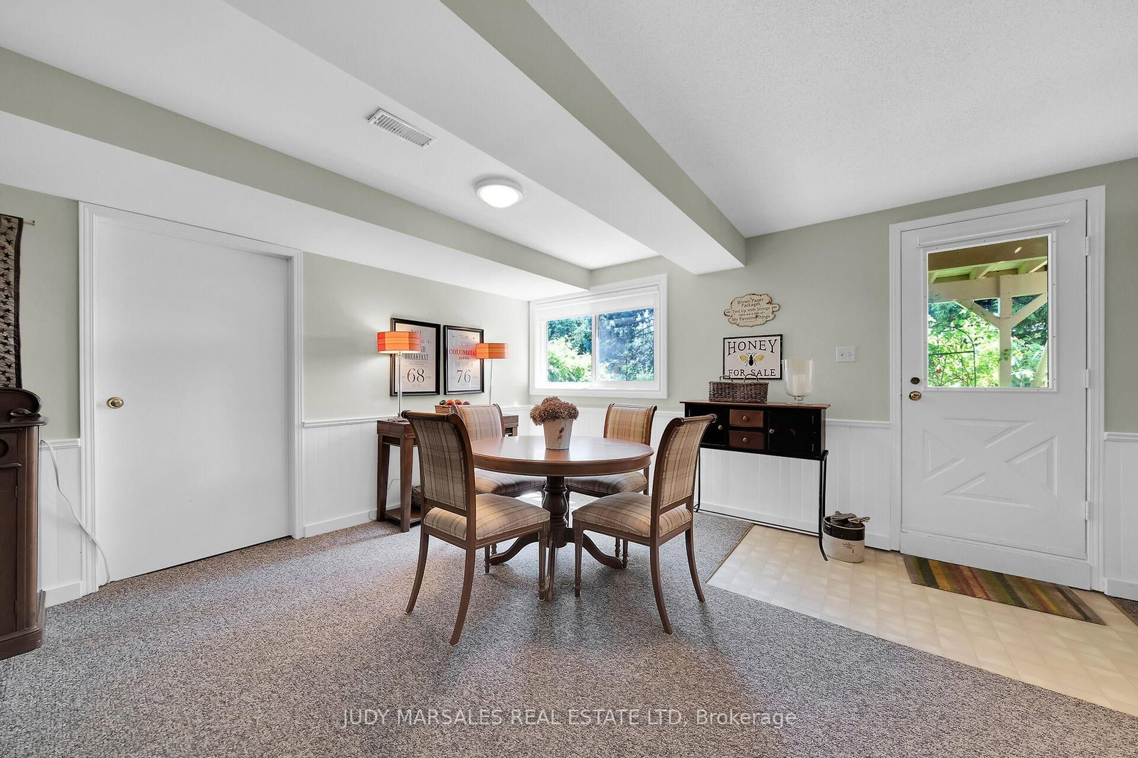 Detached House sold at 12 Vance Crescent, Hamilton, Ontario, L0R 2H3 - Waterdown - MLS: X12569206