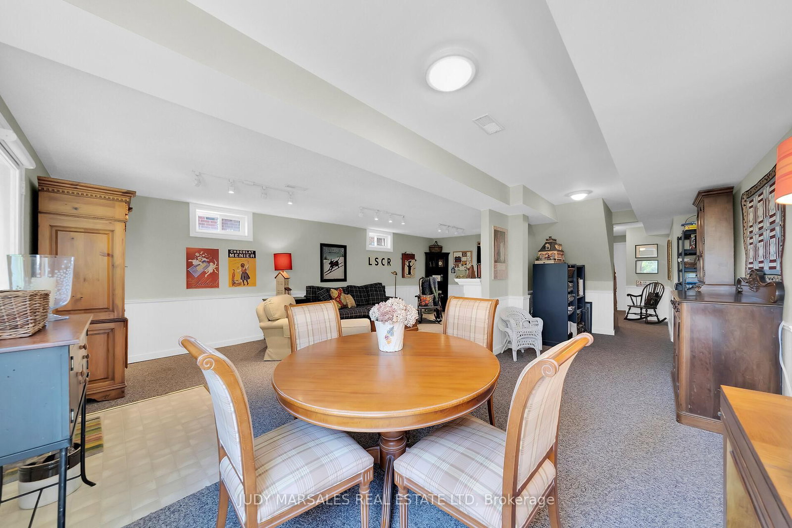 Detached House sold at 12 Vance Crescent, Hamilton, Ontario, L0R 2H3 - Waterdown - MLS: X12569206