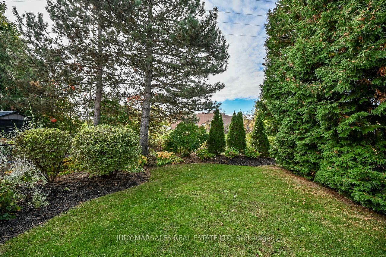 Detached House sold at 12 Vance Crescent, Hamilton, Ontario, L0R 2H3 - Waterdown - MLS: X12569206