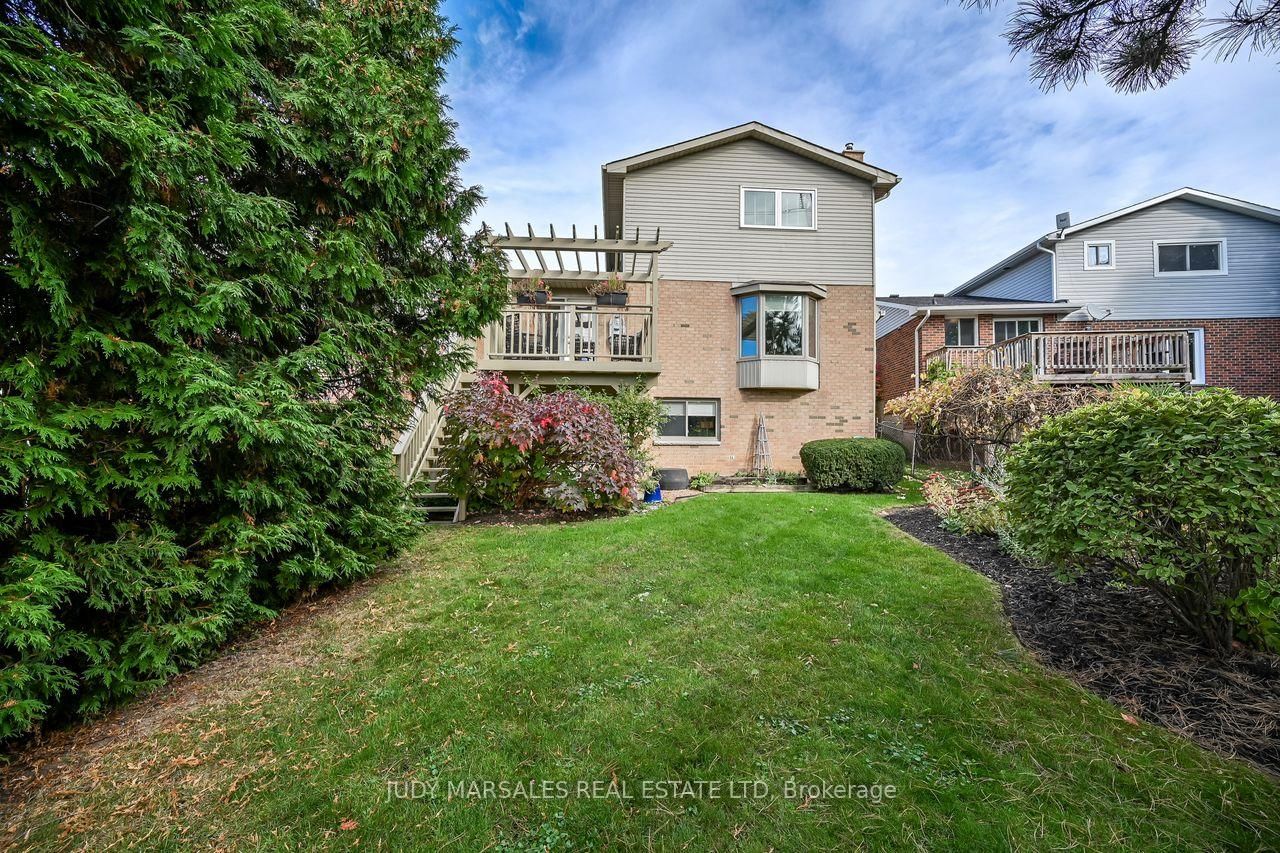 Detached House sold at 12 Vance Crescent, Hamilton, Ontario, L0R 2H3 - Waterdown - MLS: X12569206