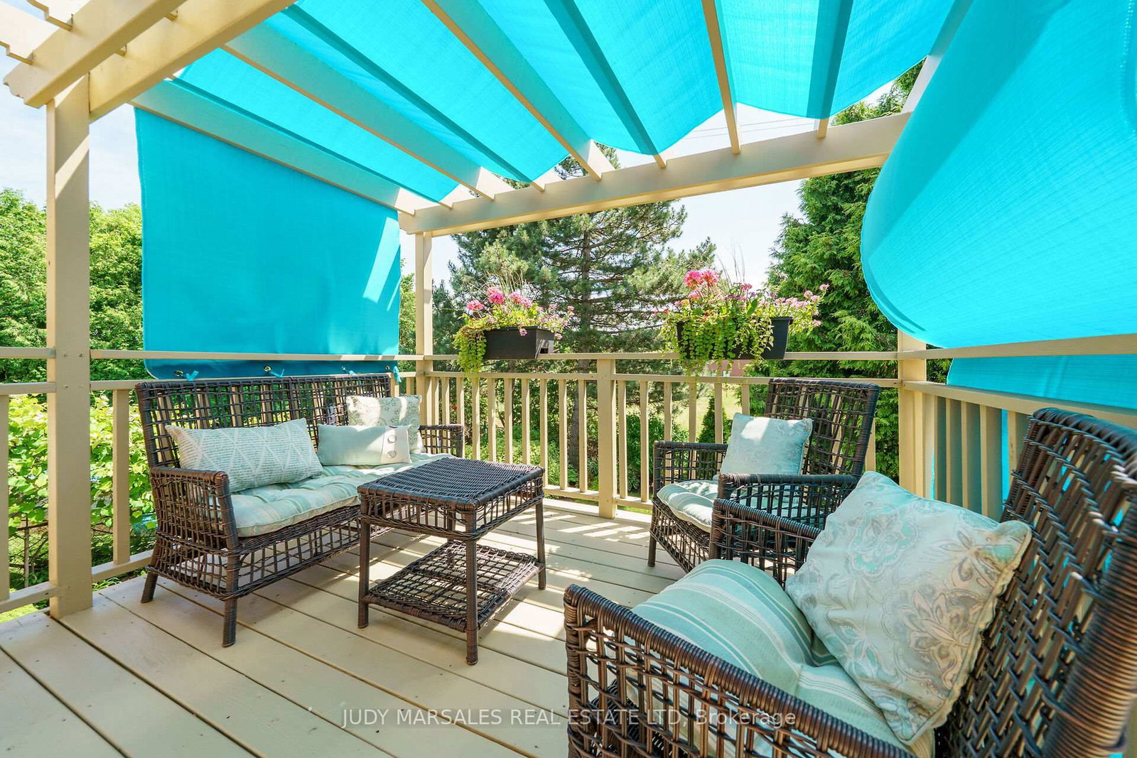 Detached House sold at 12 Vance Crescent, Hamilton, Ontario, L0R 2H3 - Waterdown - MLS: X12569206