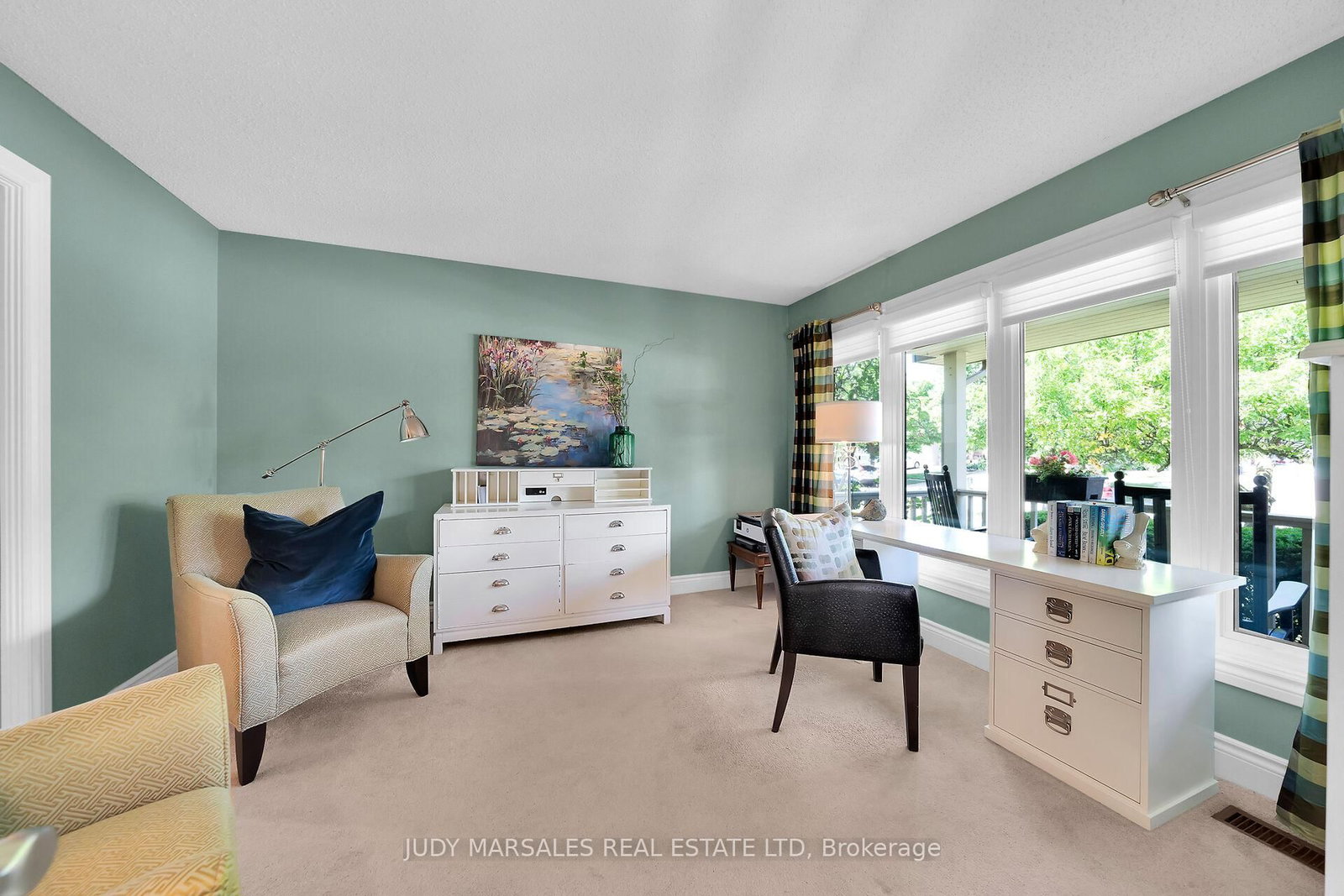 Detached House sold at 12 Vance Crescent, Hamilton, Ontario, L0R 2H3 - Waterdown - MLS: X12569206