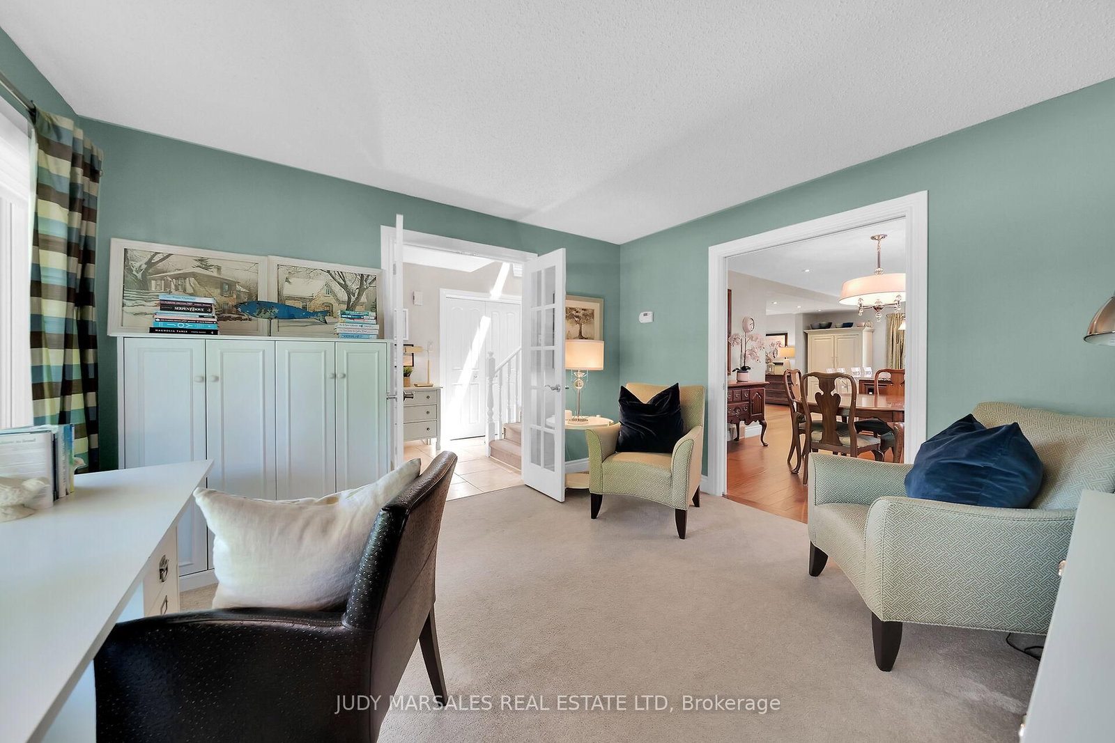 Detached House sold at 12 Vance Crescent, Hamilton, Ontario, L0R 2H3 - Waterdown - MLS: X12569206