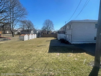 37-43 Leonard Avenue — photo 2