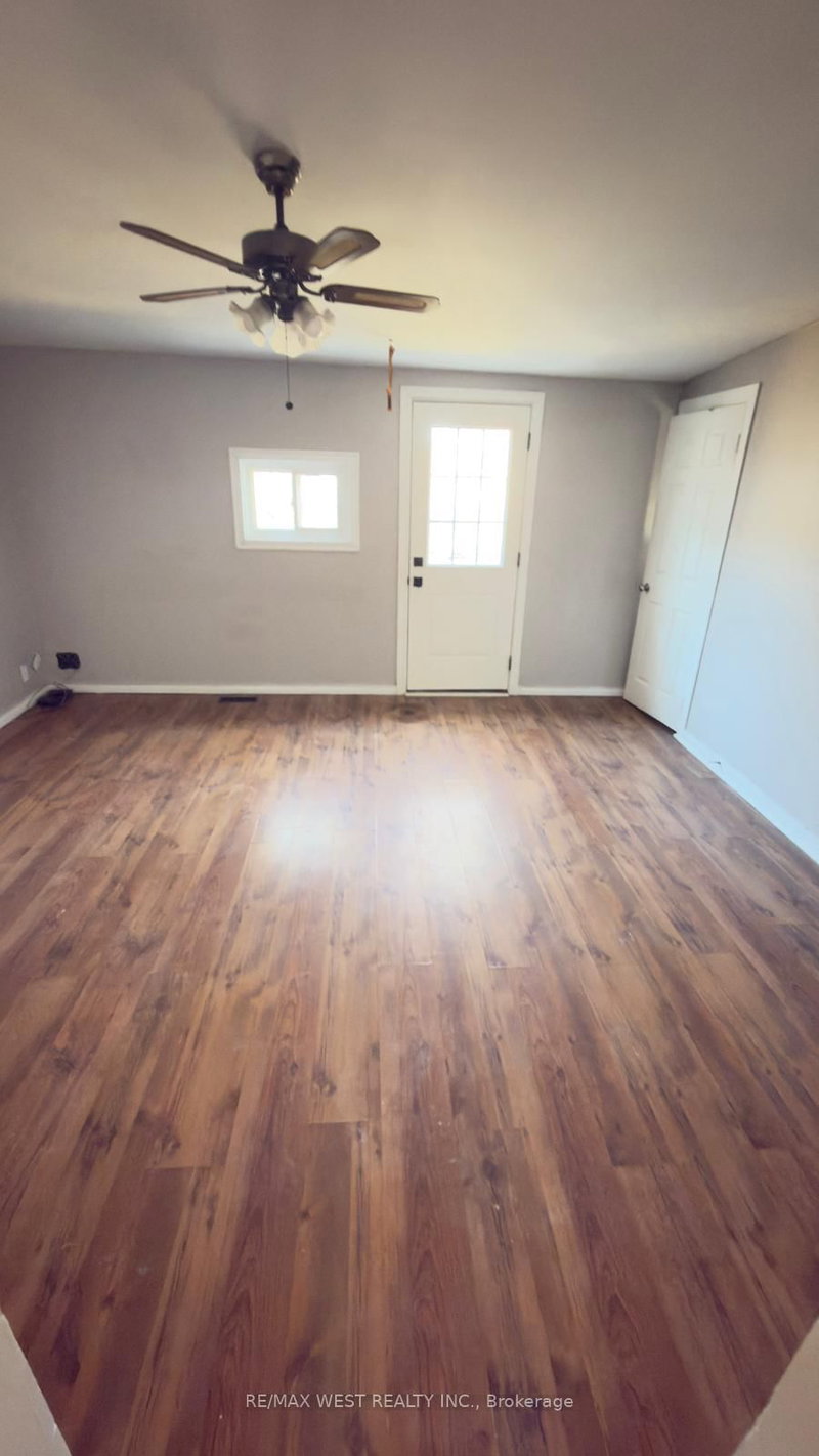 881 - 883 Marion Ave, Windsor, N9A 2H8 | Image 2