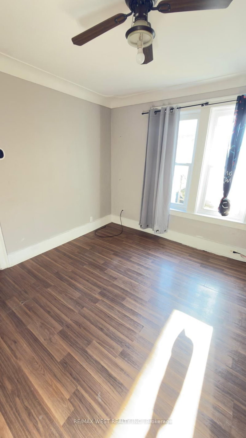 881 - 883 Marion Ave, Windsor, N9A 2H8 | Image 3