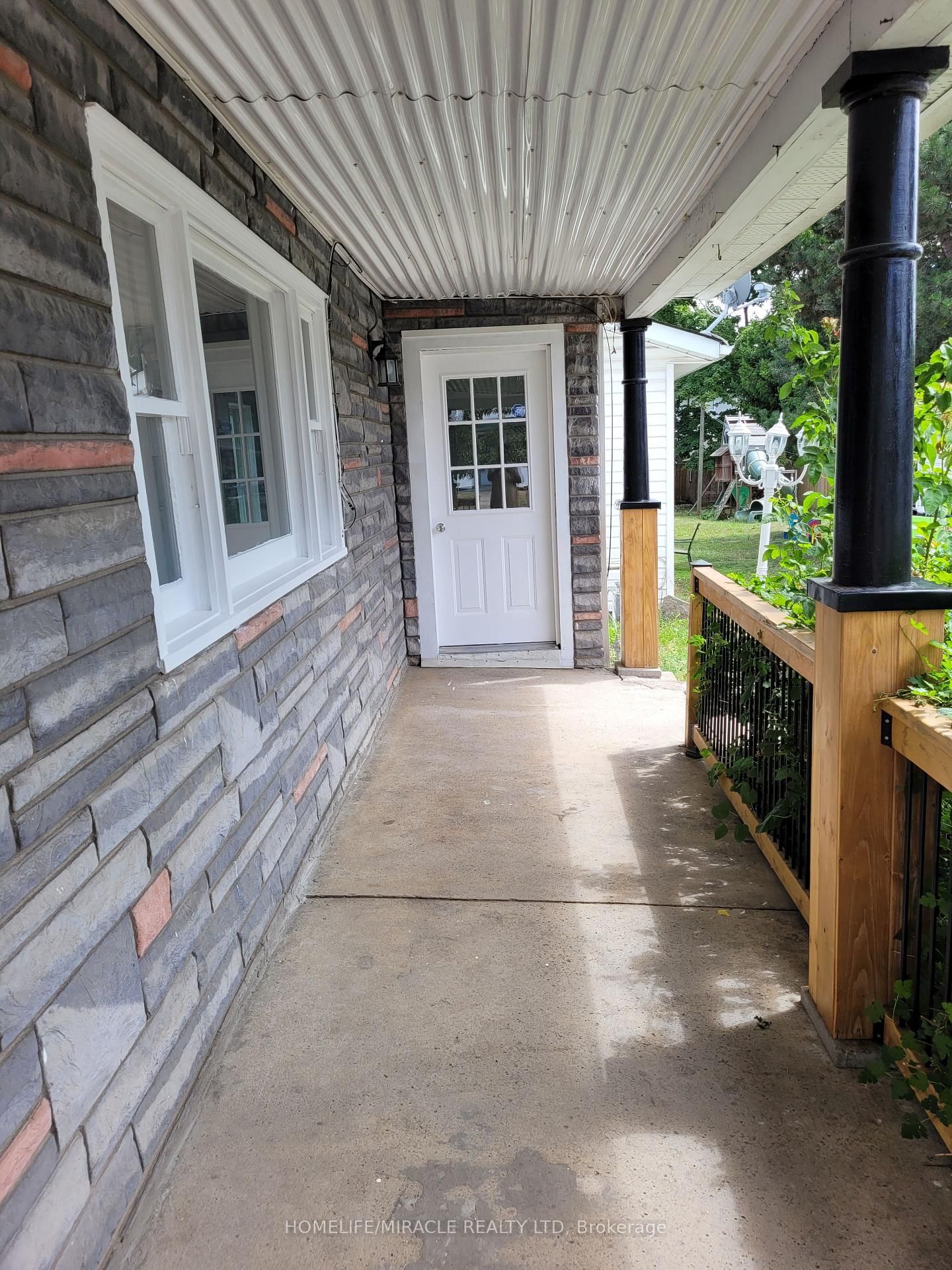 Detached House for sale at 15 Francis Street, Quinte West, Ontario, K8V 1S4 - Trenton Ward - MLS: X12572852