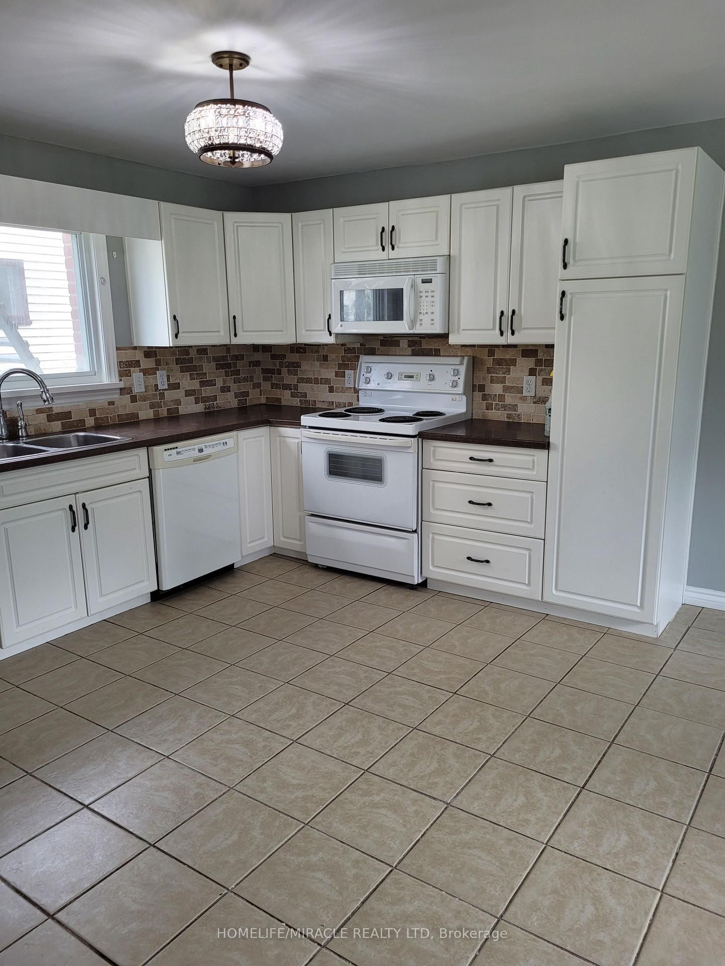 Detached House for sale at 15 Francis Street, Quinte West, Ontario, K8V 1S4 - Trenton Ward - MLS: X12572852