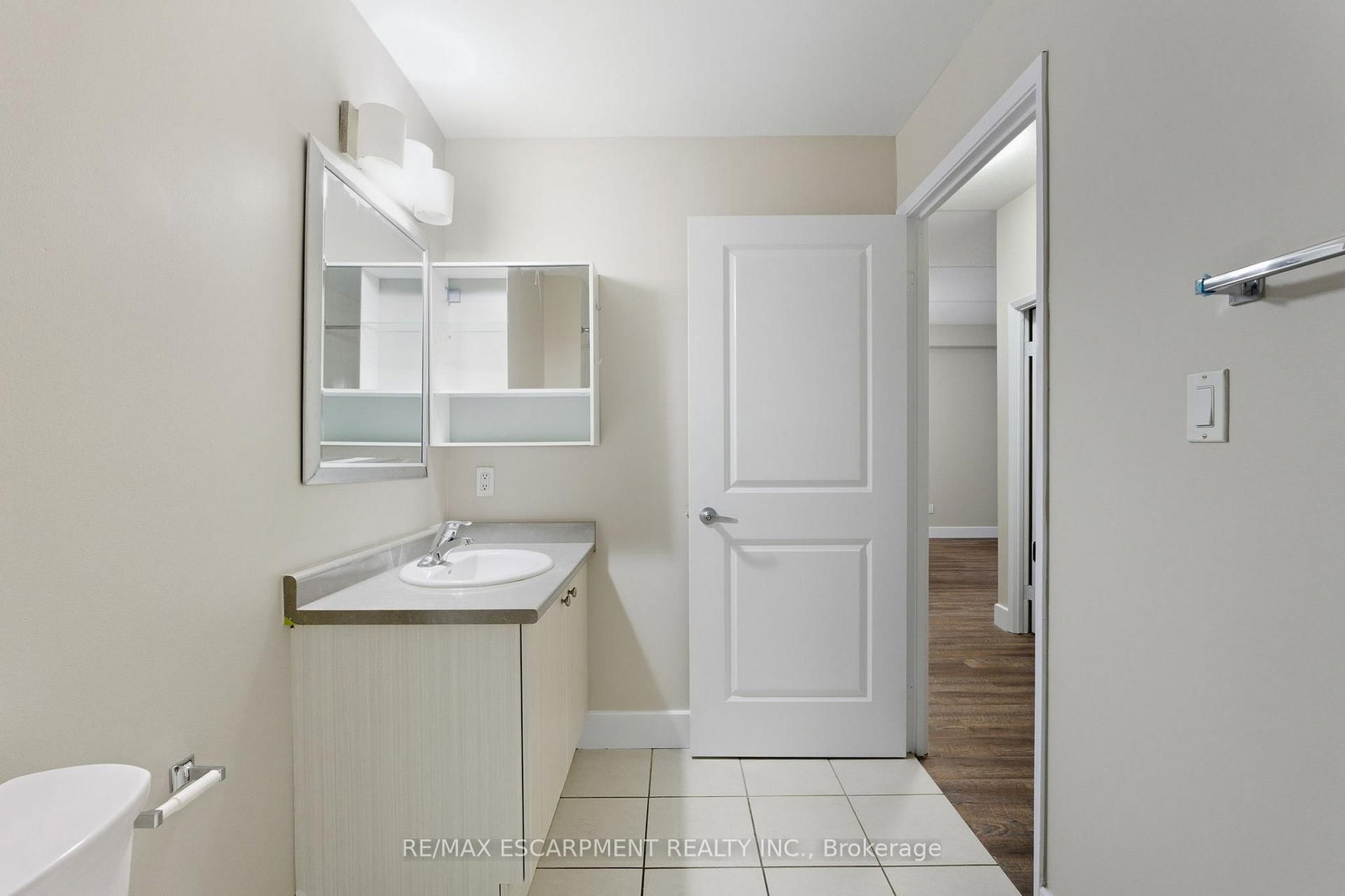 Semi-Detached House for lease at 203-149 Main Street, Hamilton, Ontario, L8P 1H9 - Durand - MLS: X12573266