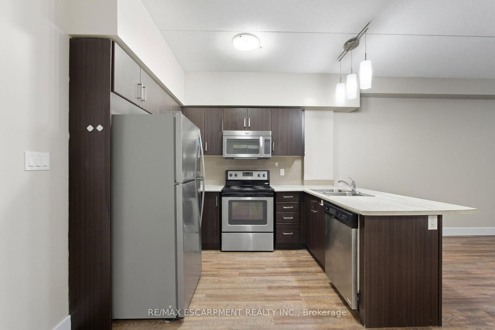 Semi-Detached House for lease at 203-149 Main Street, Hamilton, Ontario, L8P 1H9 - Durand - MLS: X12573266