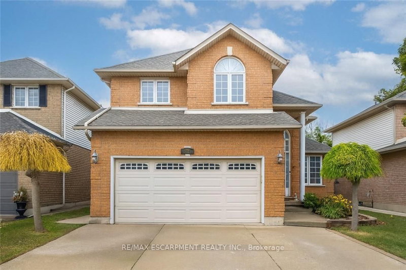 42 Hillgarden Dr, Hamilton, L8J 3R3 | Image 2