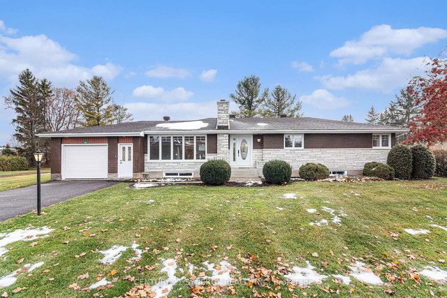 B - 24 Champagne Street W