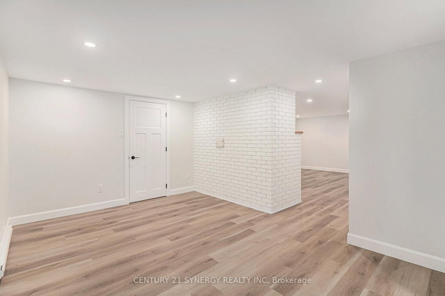 B - 24 Champagne Street W