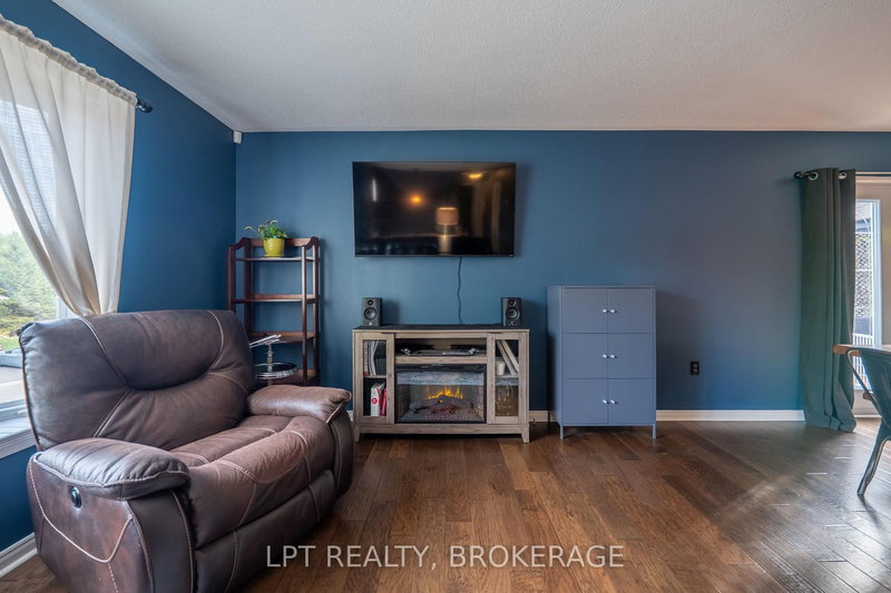 697 Macdonald Dr, Gananoque, K7G 3C4 | Image 3