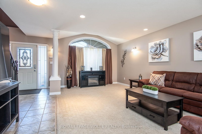 383 Parrott Pl, Woodstock, N4T 1V4 | Image 3