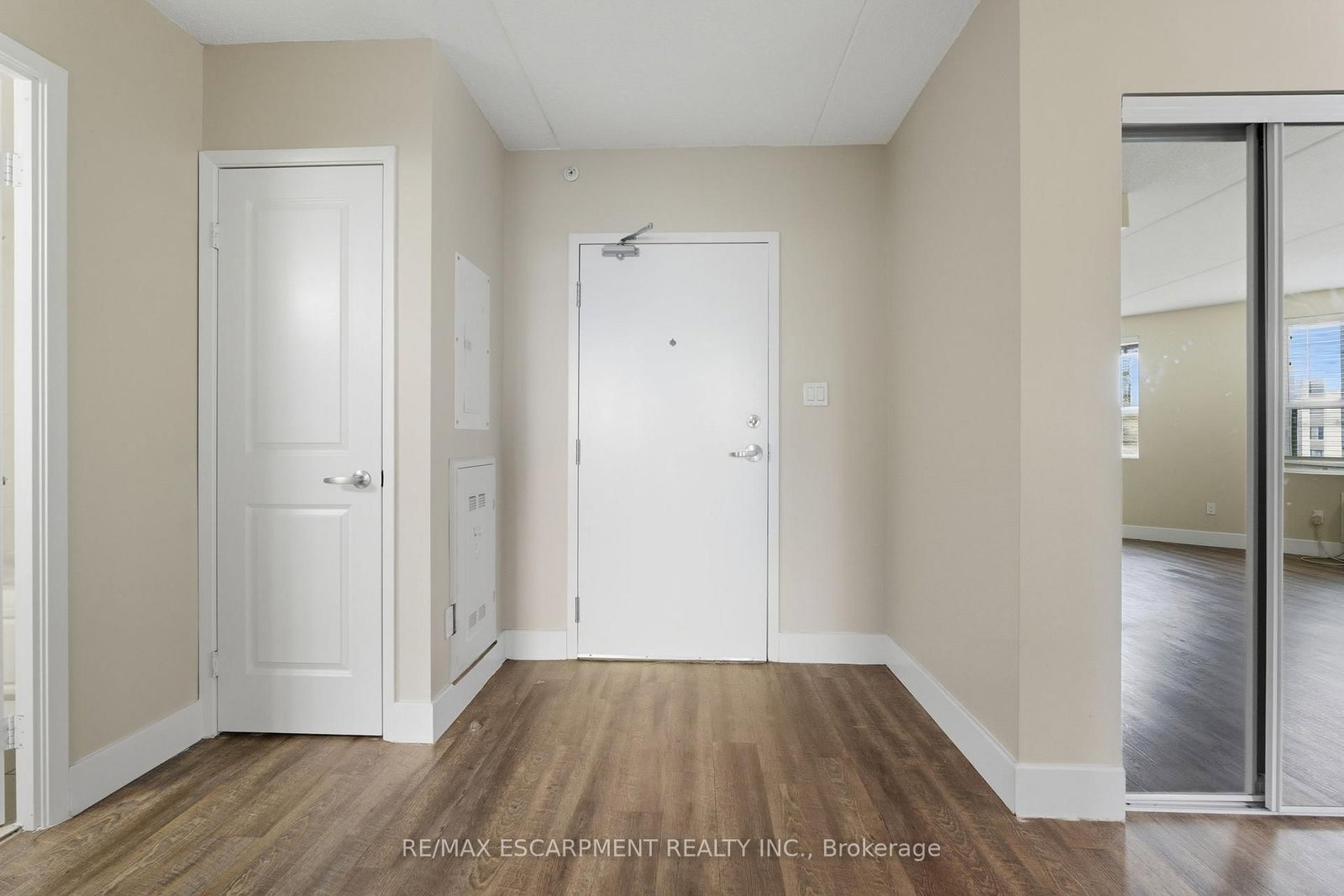 Semi-Detached House for lease at 607-149 Main Street, Hamilton, Ontario, L8P 1H9 - Durand - MLS: X12574316