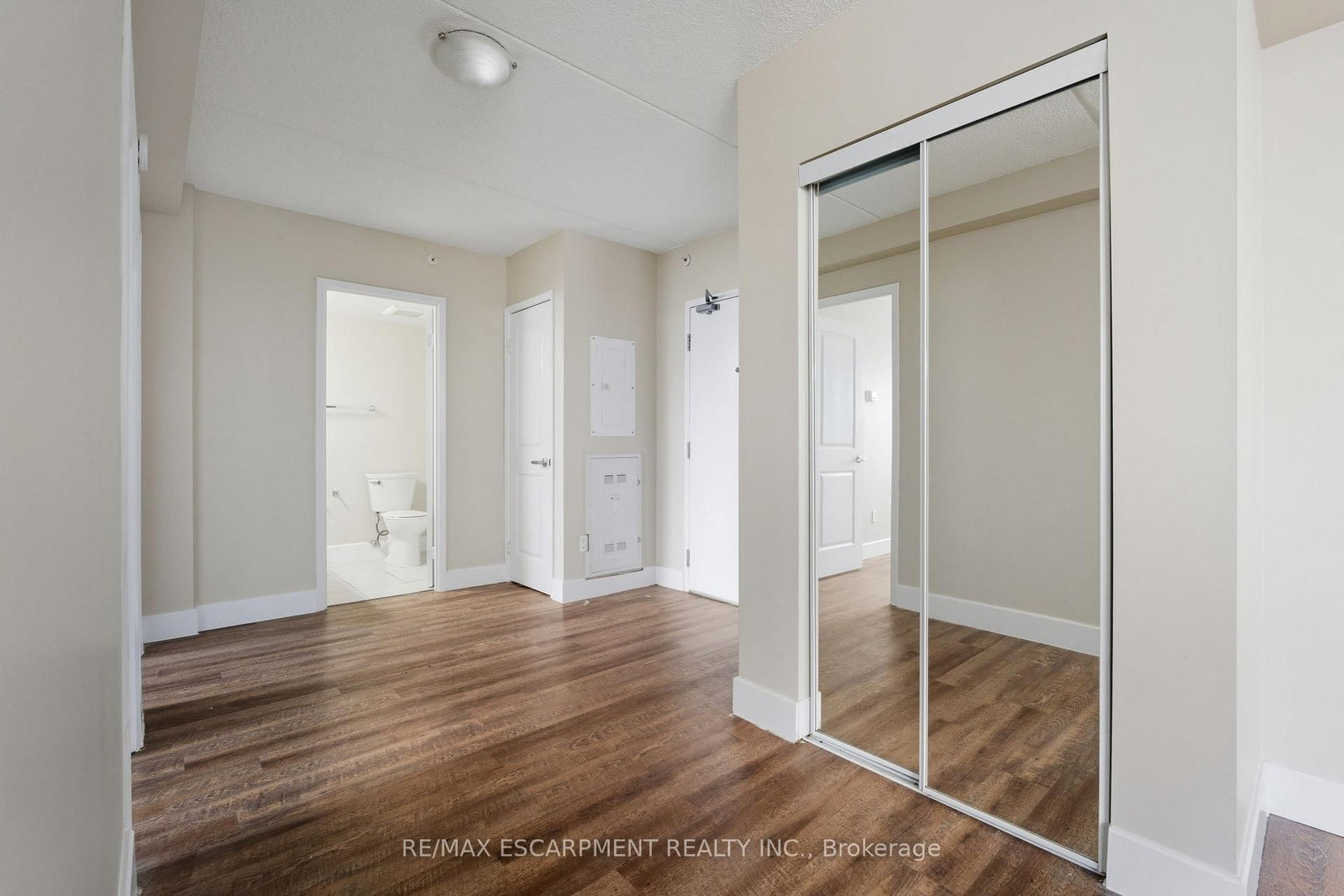 Semi-Detached House for lease at 607-149 Main Street, Hamilton, Ontario, L8P 1H9 - Durand - MLS: X12574316