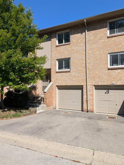 Townhouse sold at 5-63 Fonthill Road, Hamilton, Ontario, L9C 6T1 - Fessenden - MLS: X12574452