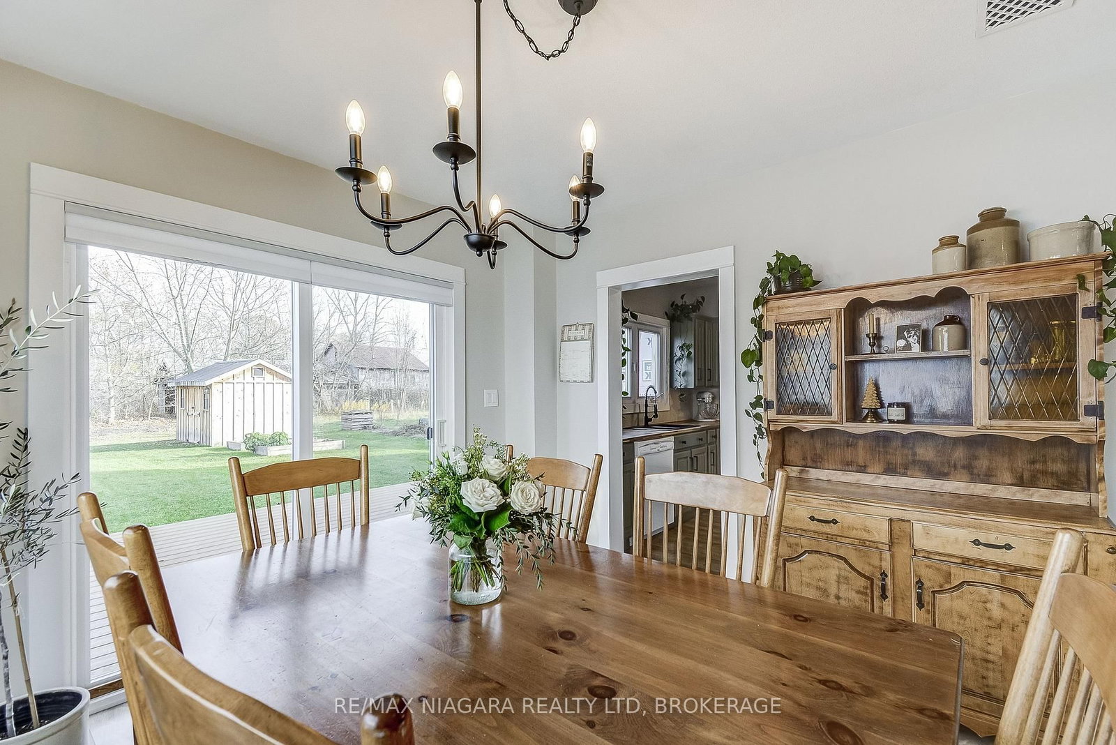 Detached House for sale at 48 Wilton Avenue, Welland, Ontario, L3C 1Z9 - Broadway - MLS: X12575640