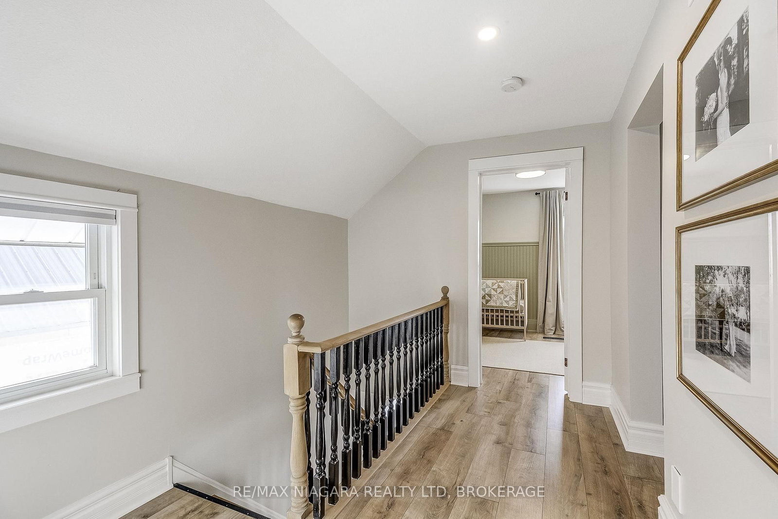 Detached House for sale at 48 Wilton Avenue, Welland, Ontario, L3C 1Z9 - Broadway - MLS: X12575640