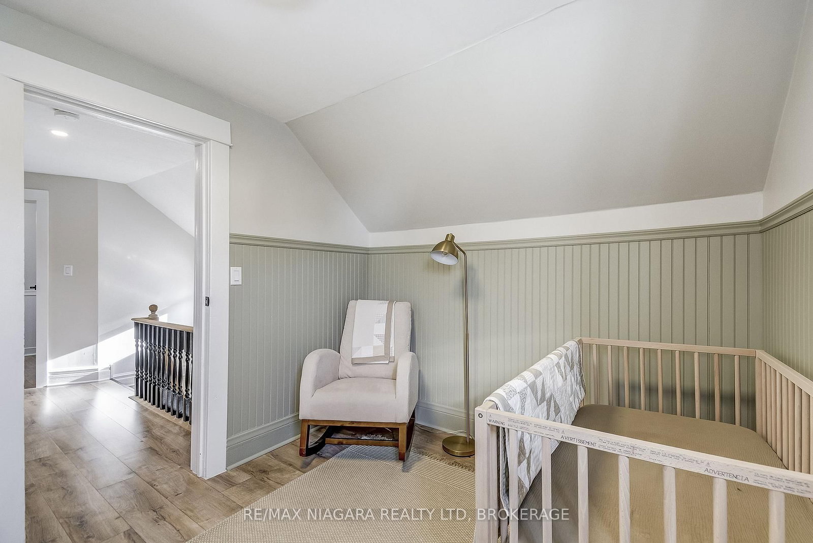 Detached House for sale at 48 Wilton Avenue, Welland, Ontario, L3C 1Z9 - Broadway - MLS: X12575640