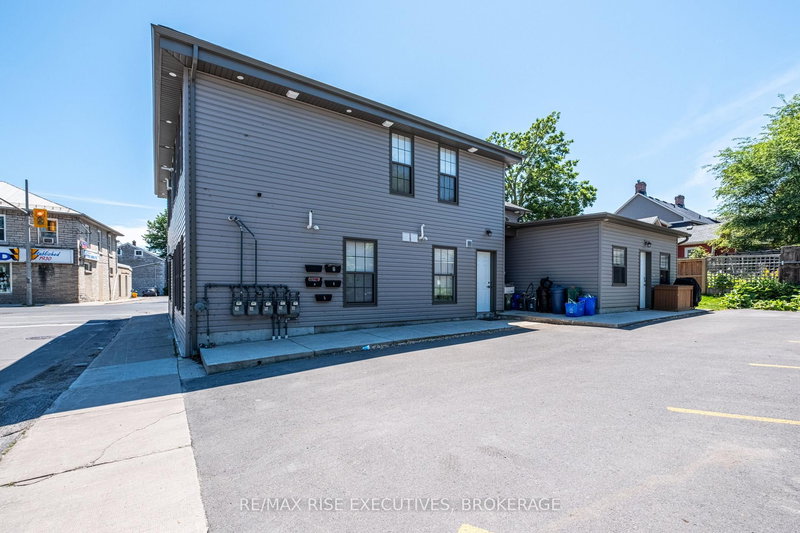 120 Yonge St, Kingston, K7M 1E0 | Image 3