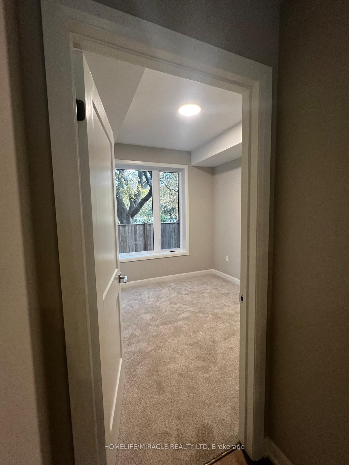 708 Woolwich Street, Unit 418 - Photo 8