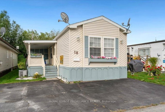 18 - 311 Dundas Street E