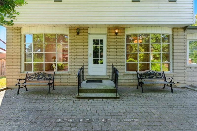 18 Jasper Dr, Hamilton, L8G 2S7 | Image 2