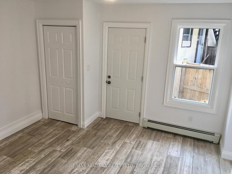 Rear Unit - 163 Welland Avenue