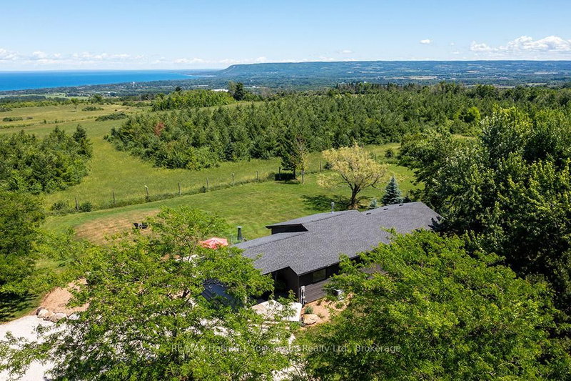 125 Mountain Rd, Meaford, N4L 1W6 | Image 2