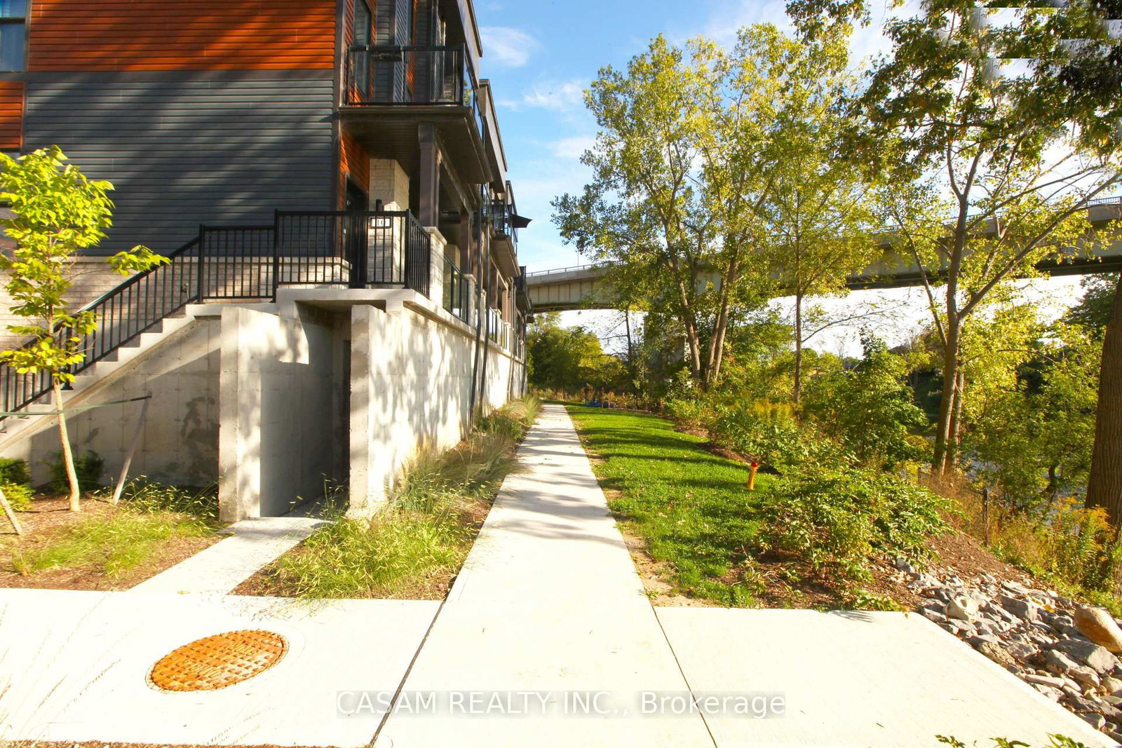 Townhouse for sale at 10-2 Willow Street, Brant, Ontario, N3L 0K7 - Paris - MLS: X12581964